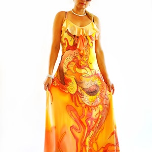 Robe longue dragon peinte à la main en mousseline de soie : robe bohème en soie avec manches châles