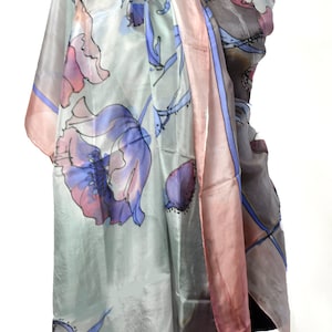 Wunderschöne Mohnblumen in grau violett / Handbemalter Seidenschal / 100% Qualität Seidenschal / Luxus Geschenk für Frau / Weicher handbemalter Seidenschal / S19003