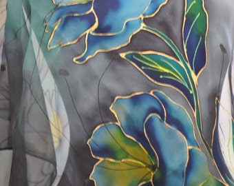 Handgeschilderde zijden chiffonsjaal: exotische blauwe lange sjaal met bloemen