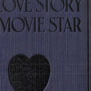 Puede incluir: La portada de un libro vintage titulado "The Love Story of a Movie Star" con una forma de corazón negro en el centro.