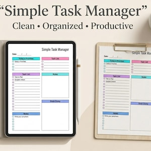 Pode incluir: Um tablet digital e uma prancheta exibindo um layout de "Simple Task Manager". O design inclui seções para prioridades, listas de tarefas e notas, com uma estética limpa e organizada. Uma caneta e uma pequena planta suculenta também são visíveis.