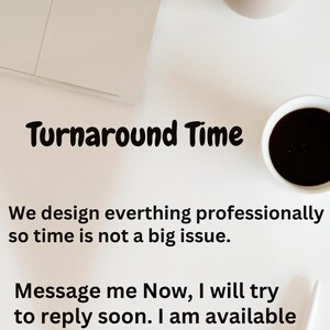 K&ouml;nnte beinhalten: Ein wei&szlig;er Schreibtisch mit einem Laptop, einer Computermaus und einer Tasse Kaffee. Der Text auf dem Bild lautet "Turnaround Time" und "Wir entwerfen alles professionell, daher ist Zeit kein gro&szlig;es Problem."