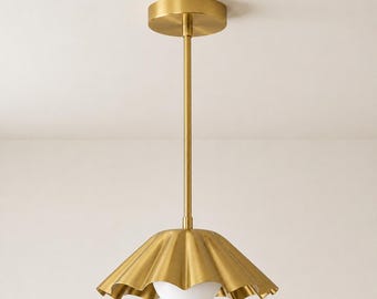 Modern mässingshängelampa, veckad mässingstaklampa, skandinavisk hänglampa, köksö-lampa, klotformad pendellampa