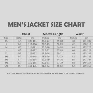 Pu&ograve; includere: Tabella delle taglie delle giacche da uomo, che mostra le misure di petto, lunghezza manica e vita in pollici e cm. Le taglie vanno dalla XS alla 5XL, con le relative misure. La tabella include una nota sulle taglie personalizzate.