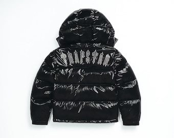 Jaqueta puffer masculina Trapstar Irongate preta com capuz removível.