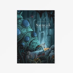 K&ouml;nnte beinhalten: Ein Poster mit Kunstwerken aus dem Zeichentrickfilm "Nausica&auml; aus dem Tal der Winde". Das Bild zeigt eine gro&szlig;e, teal-farbene, insektenartige Kreatur mit blauen Kugeln, eine kleine Figur in einem gelben Fahrzeug und den Filmtitel.
