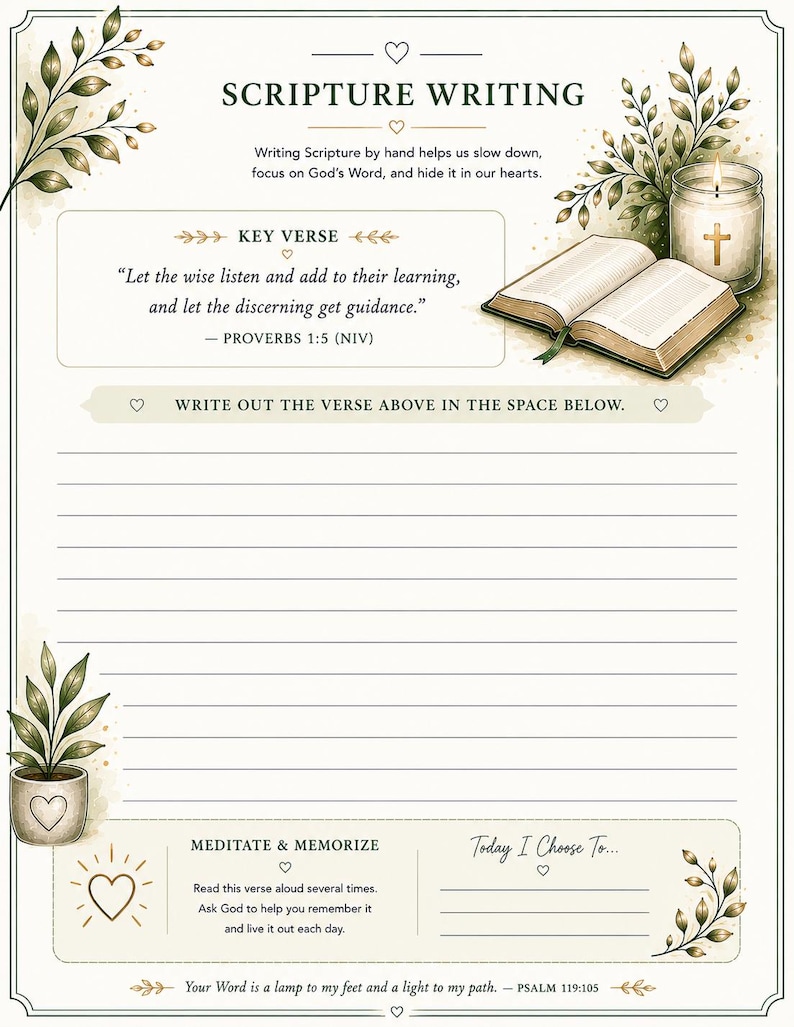 Op de afbeelding: Een cr&egrave;mekleurig Schriftuur-schrijfboek met de tekst "SCRIPTURE WRITING" bovenaan. Het boek bevat een sleutelvers uit Spreuken 1:5, gelijnde ruimtes om te schrijven en prompts voor meditatie. Decoratieve elementen zijn een kaars, een plant in een pot en bloemmotieven.