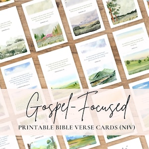 Könnte beinhalten: Eine Sammlung druckbarer Bibelverskarten mit Aquarell-Landschaftsillustrationen. Die Karten zeigen Schriftstellen aus der NIV-Übersetzung. Auf dem Bild stehen die Worte "Gospel-Focused" und "Printable Bible Verse Cards (NIV)".
