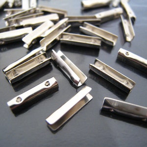 Finding - 20 Stück Silber Metall Fold Over Crimp Kopf Clips für 2 mm Runde Elastische Kordelseil 9 mm x 2 mm Bild 3