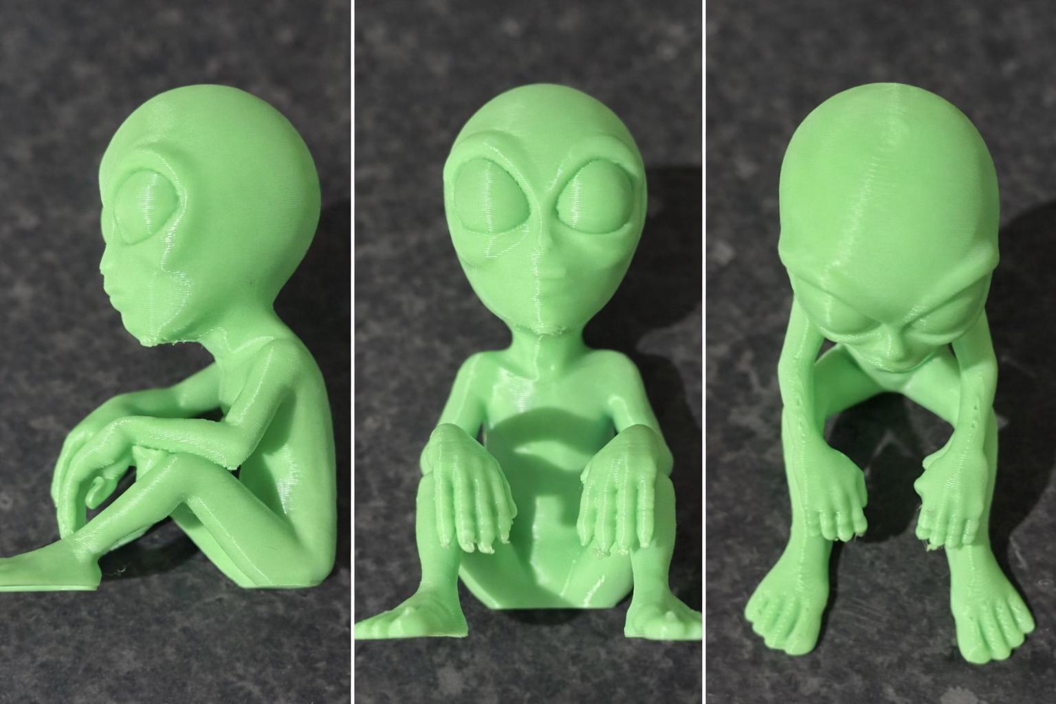 Alien Desk Model 3D Printed Sitting Alien Figurine – Green PLA Mini Statue – Desk Decor ...