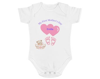 Body de bebé Evelin para mi primer Día de la Madre / Corazón rosa, pies de bebé