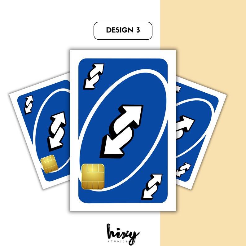 Puede incluir: Tres cartas de juego azules y blancas con un s&iacute;mbolo de flecha invertida. Las cartas tienen un cuadrado dorado en la esquina inferior izquierda. El texto "DESIGN 3" est&aacute; en la parte superior y el logotipo "hixy studios" en la parte inferior.