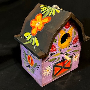 DUTCH BARN BIRDHOUSE: A Pennsylvania Dutch Motif