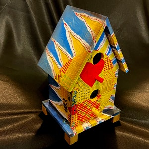 DAY & NIGHT BIRDHOUSE: A Celebration of Night and Day in a Birdhouse