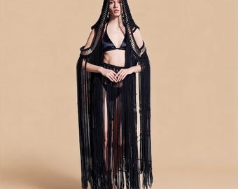 Xale com capuz e franjas estilo boho, capa com borlas para festivais, xale com capuz em crochê, peça de sobreposição boho marcante para usar na praia ou em festivais.