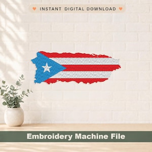 Puede incluir: Un diseño bordado de la bandera de Puerto Rico con la forma de la isla. La bandera presenta un triángulo azul con una estrella blanca y rayas rojas y blancas. También se ve el texto "INSTANT DIGITAL DOWNLOAD" y "Embroidery Machine File".