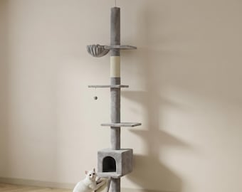 Rascador para gatos ajustable del suelo al techo con hamaca y postes rascadores.