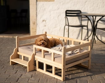 Cama de madera para mascotas pequeñas, diseño minimalista, color beige claro y acogedor.