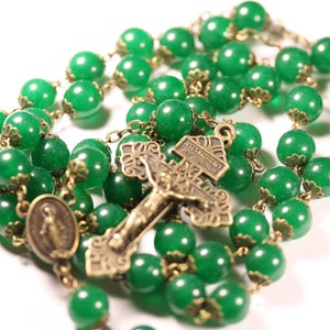 Rosario grande de bronce y jade verde de 10 mm hecho a mano en Oklahoma Crucifijo de perdón de 5 décadas