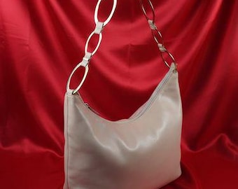 Auténtico bolso hobo vintage de GUCCI en piel beige - Correa clásica de cadena ovalada en tono dorado - Hecho en Italia - Lujo de segunda mano