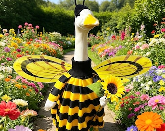 2026 veranda gans outfit, bijen en lieveheersbeestje gans kleding, tuingans standbeeld jurk, boerderij buiten decor, seizoensgebonden tuindecoratie