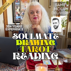 Può includere: Immagine che promuove un servizio di lettura dei tarocchi. Il testo recita "SOULMATE & DRAWING TAROT READING" con testo aggiuntivo che indica "35+ YEARS EXPERIENCE" e "SAME HOUR DELIVERY". Una donna è seduta a un tavolo con carte dei tarocchi, un laptop e una candela accesa.