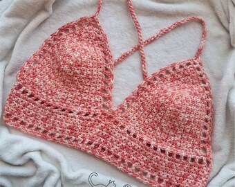 Haut court corail lys au crochet fait main