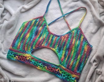 Haut court psychédélique arc-en-ciel au crochet fait main coucou peekaboo