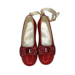 Ruby Slippers (Trollkarlen från Oz) Hallmark Keepsake julgransprydnad - QXI2493 + 80-90-tal En vintage julgransprydnad NIB Nytt i låda