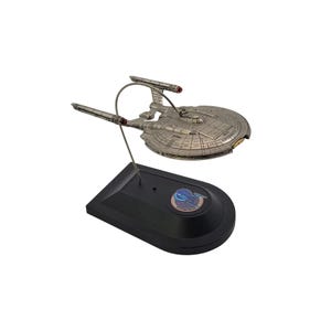 2002 Enterprise NX-01 (Star Trek) VINTAGE Hallmark Keepsake Christmas Tree Ornament - QXI2943