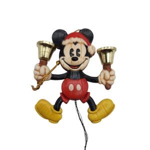 Adorno navideño vintage Hallmark Keepsake de Mickey Mouse y compañía (Mickey Mouse y sus amigos) del 2001 - QXD4125