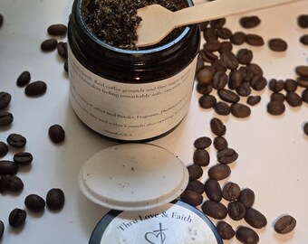 Handgemaakte koffiesuikerscrub | Exfoliërende lichaamsbehandeling met gekruide havermelk (pot van 4 oz)
