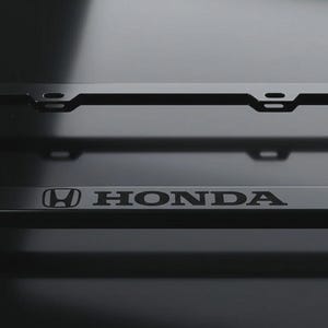 Svart på svart Honda registreringsskyltsram i rostfritt stål, universal passform