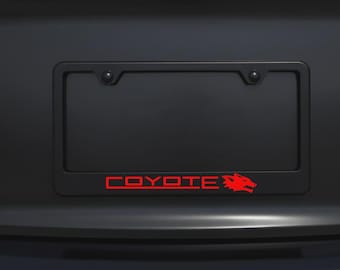 Marco de matrícula de metal negro con el logotipo All Red Coyote Racing para Mustang GT 5.0