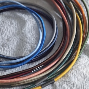 Elastisches Band mit Metallverschluss für Travelers Notebooks zur Bindung von TN-Einlagen und zum Nachfüllen von Journaleinlagen