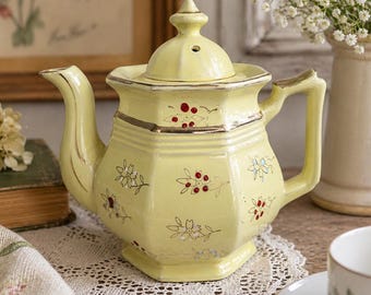 Tetera hexagonal vintage con diseño floral / Tetera de cerámica celadón verde chartreuse pálido, decoración cottagecore.