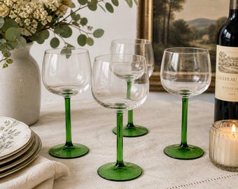 Copas de vino vintage Luminarc France de tallo verde / Juego de 4 copas de cristal esmeralda de mediados de siglo