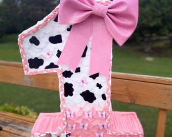 Genummerde piñata in de vorm van een koe of cowgirl
