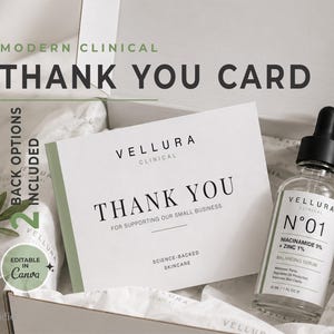 Peut inclure: Une carte de remerciement blanche avec des accents vert sauge et un texte noir indiquant Vellura Clinical Thank You For Supporting Our Small Business Science-Backed Skincare, à côté d'un flacon compte-gouttes en verre transparent de sérum N°01.