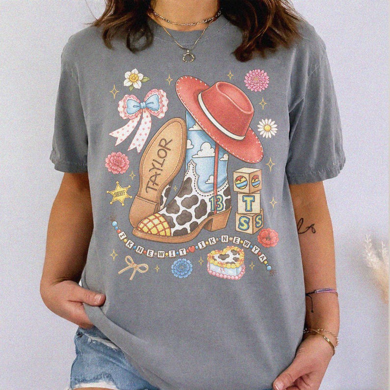 TS Western Cowgirl-kostym, Jag visste det, jag visste bara, Tay Story 13-molntröja, present till musikfan, retro cowboystövlar med grafisk t-shirt bild 4