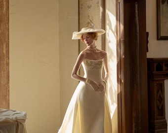 Strapless Lace Brautkleid mit Camellia Stickerei