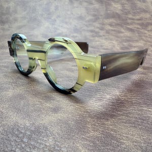 Handgefertigte runde Brille aus Naturhorn: Vintage-Korrektionsbrille mit individuell anpassbaren optischen Gläsern