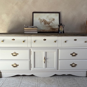 VERKOCHT - MONSTERKIJKEN Vintage crèmewitte dressoir lang dressoir dressoir met 9 lades blad dressoir elegante overgangstafel mediaconsole