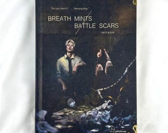 Könnte beinhalten: Ein Buch mit dem Titel "Breath Mints Battle Scars" von Oryy & Elm. Das Cover zeigt eine dunkle Illustration von zwei Personen und den Text "Test good, dearnt it... Destroying things."