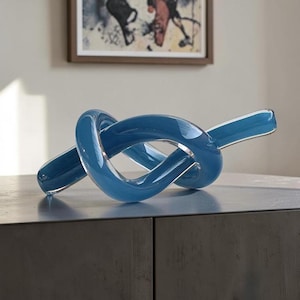 Abstrakt glasknutskulptur, modern geometrisk konst, minimalistisk heminredningsdekor, figurin med vriden knut,