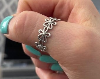 Sterling Silver Daisy Flower Infinity Ring, Dainty Floral Band For Her