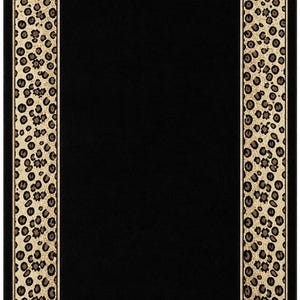 Pode incluir: Um tapete retangular com um painel central preto s&oacute;lido rodeado por uma borda larga com um padr&atilde;o de estampa de leopardo em tons de bege e castanho escuro. Todo o tapete &eacute; emoldurado por uma fina borda externa preta, criando um contraste distinto entre o interior escuro e o design da borda inspirado em animais.