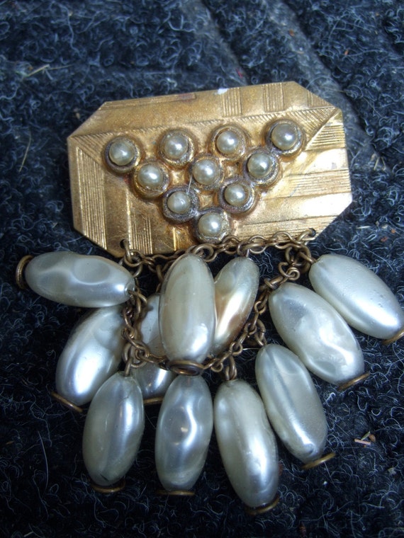 1950s Dangling Pearl Bar Brooch