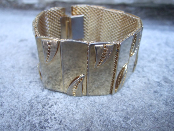 Sleek Gilt Metal Wide Link Bracelet c 1960 - image 2