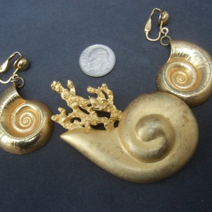 Gilt Metal Sea Life Chamber Nautulis Brooch & Earrings image 3